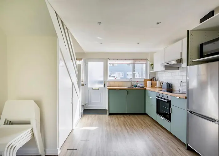 Beach Woods Coastal Path Chalet